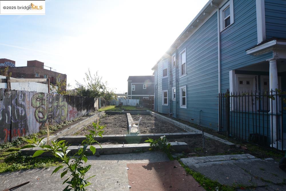 1633 8th Street Oakland, CA 94607 - Photo 26 of 56 a view of a yard in front of the house