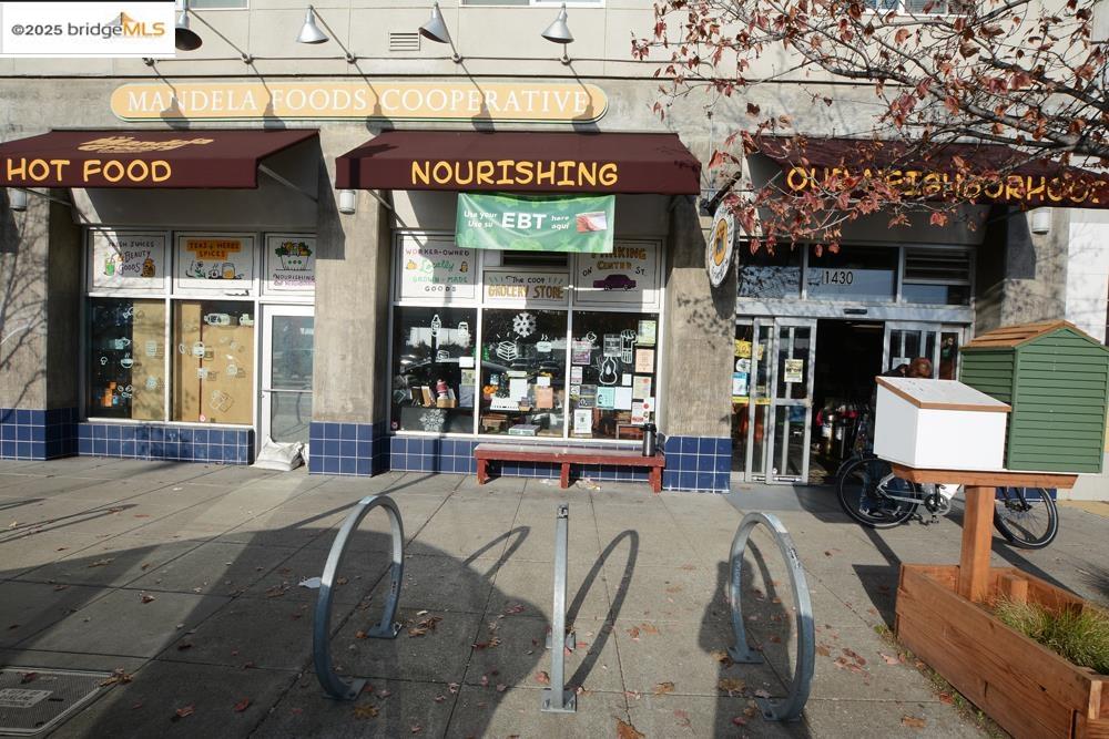1633 8th Street Oakland, CA 94607 - Photo 34 of 56 a view of a stores