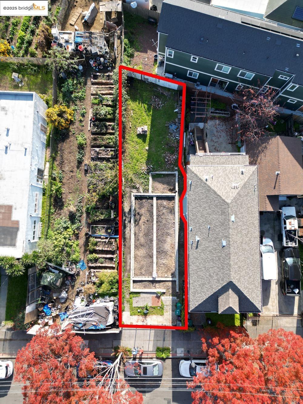 1633 8th Street Oakland, CA 94607 - Photo 4 of 56 Aerial view of property and surrounding area with property boundaries highlighted