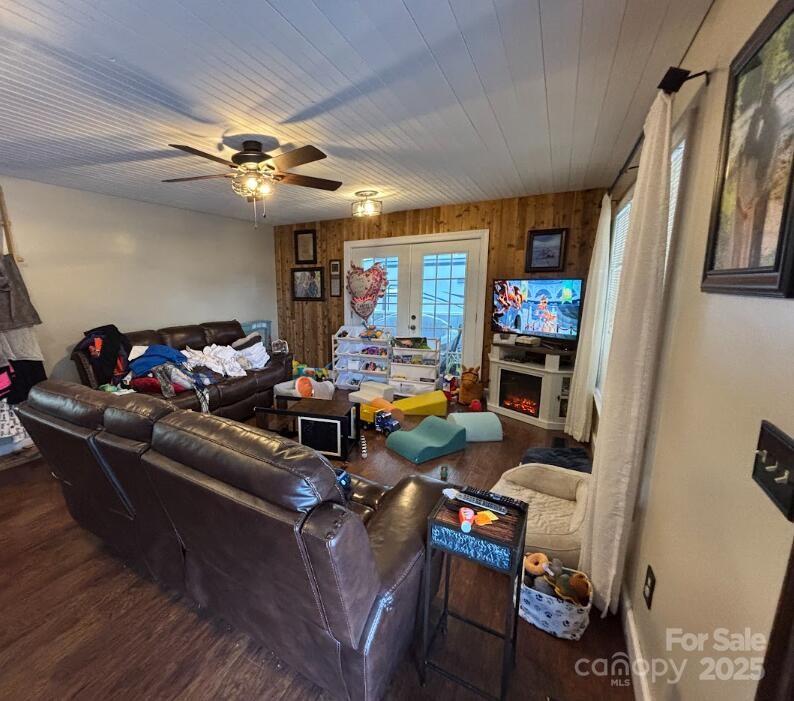 119 Squirrel Ridge Canton, NC 28716 - Photo 7 of 12 a living room with furniture and a flat screen tv