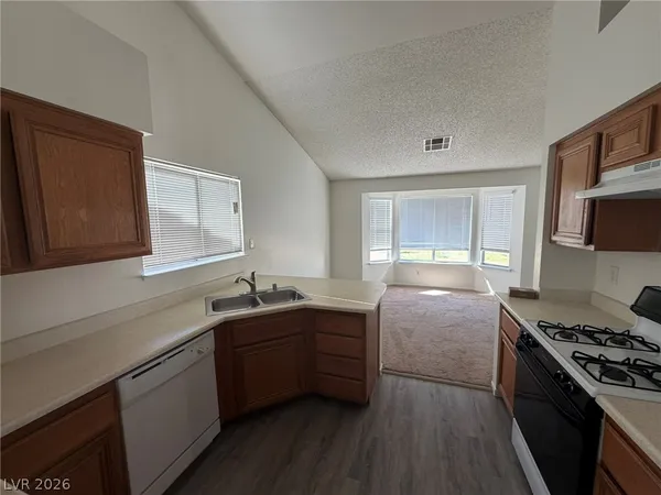 $1,800 | 6428 Old Colonial Way, Las Vegas, NV 89108