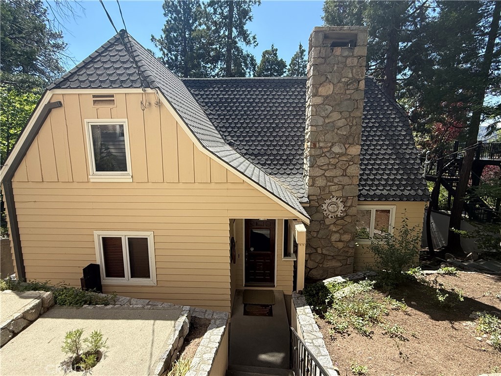 292 John Muir Road Lake Arrowhead, CA 92352 - Photo 2 of 4 front of cabin