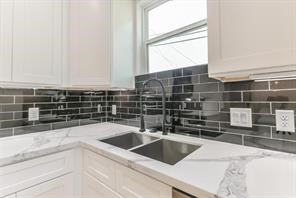 7330 Krueger Road, Unit A AND B Houston, TX 77033 - Photo 15 of 31 Gallery Image 15
