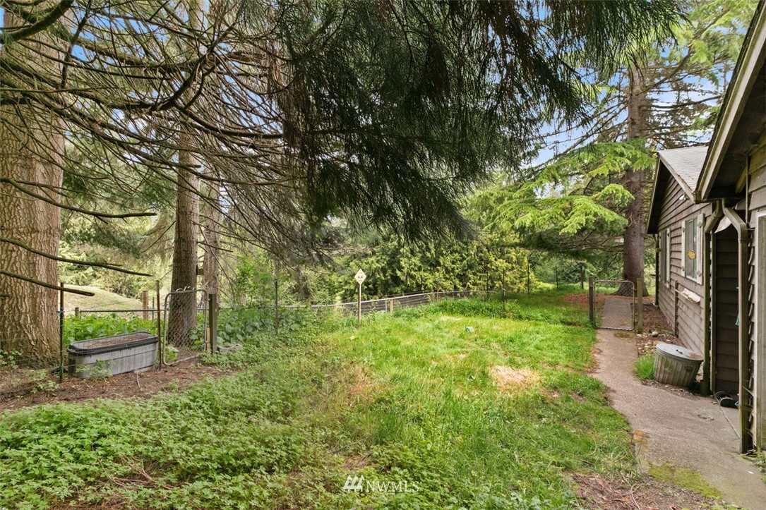 23525 27th Avenue Southeast Bothell, WA 98021 - Photo 21 of 40 a view of a back yard