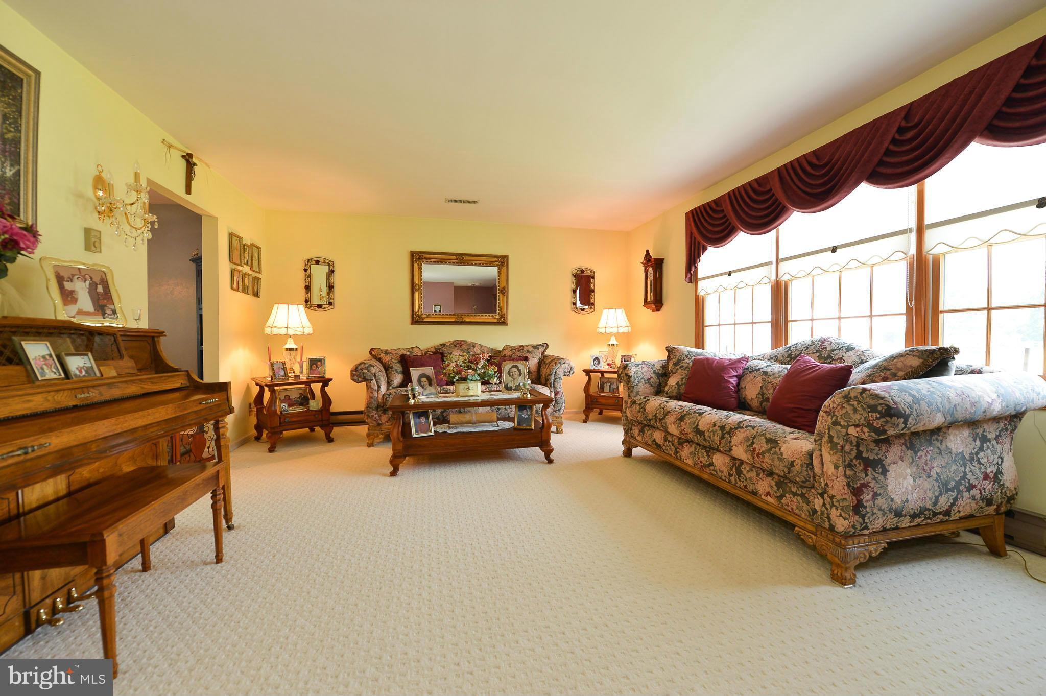 19 South Riverton Road Elkton, MD 21921 - Photo 3 of 23 Living Room