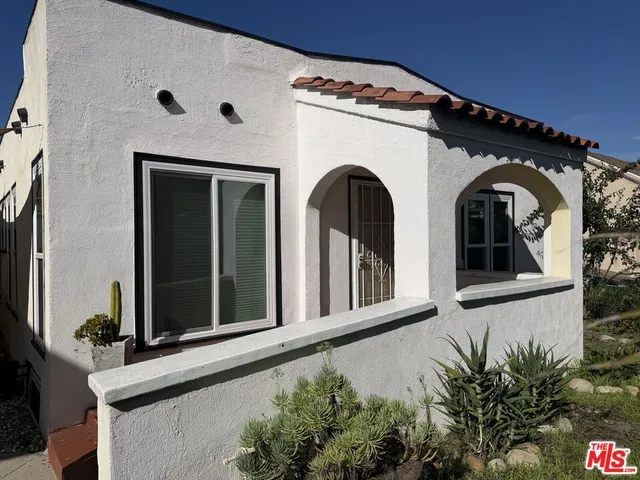 $2,975 | 2215 South Sycamore Avenue, Los Angeles, CA 90016