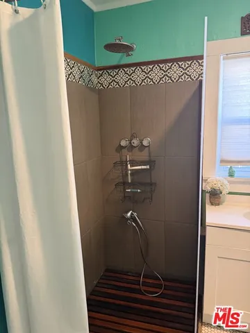 $2,975 | 2215 South Sycamore Avenue, Los Angeles, CA 90016