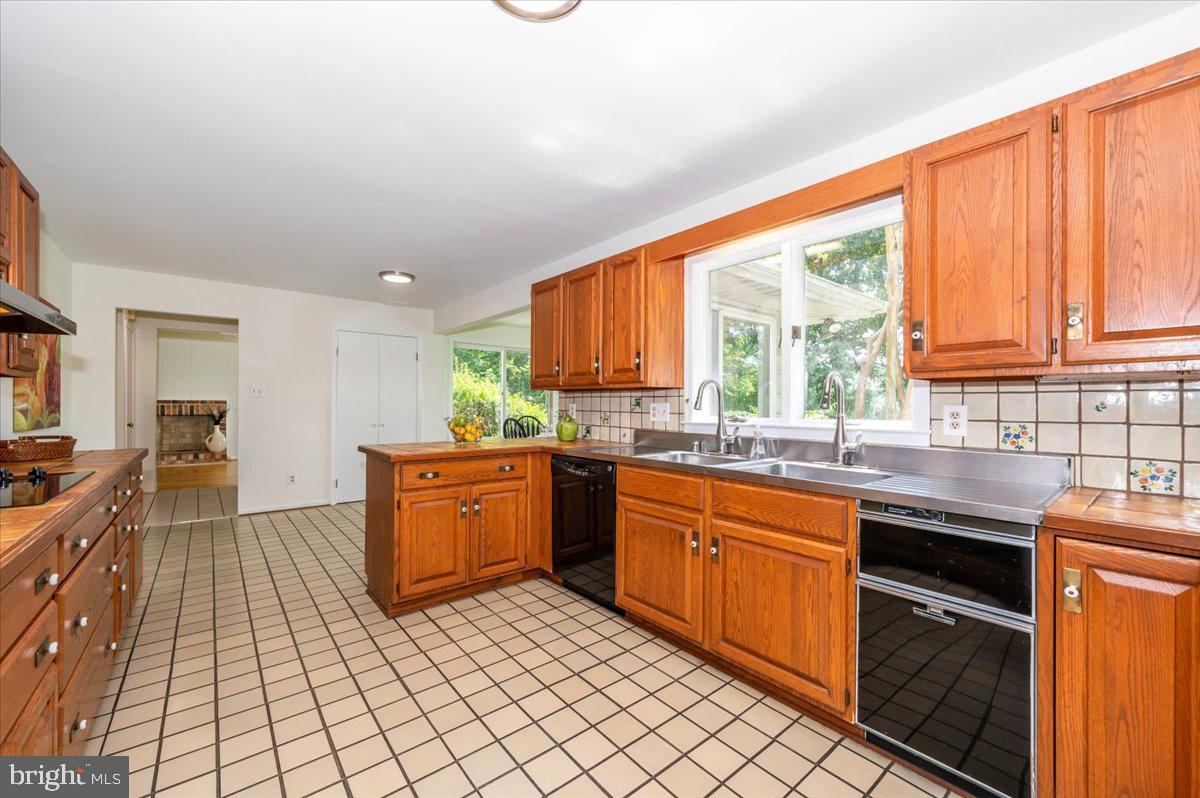 302 Notley Court Silver Spring, MD 20905 - Photo 13 of 42