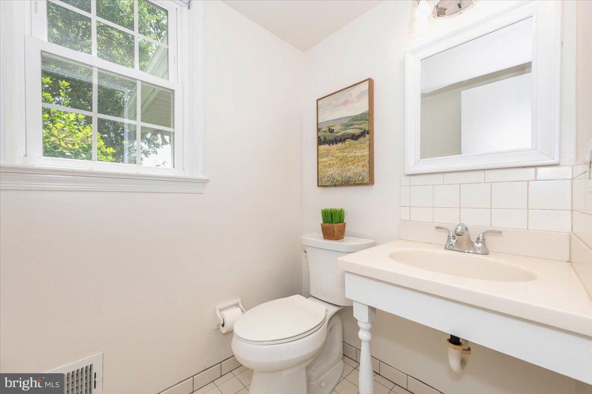 302 Notley Court Silver Spring, MD 20905 - Photo 18 of 42