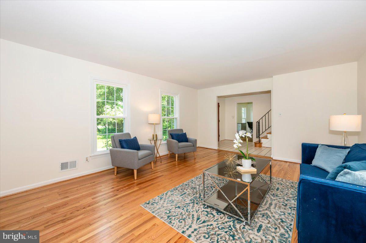 302 Notley Court Silver Spring, MD 20905 - Photo 6 of 42