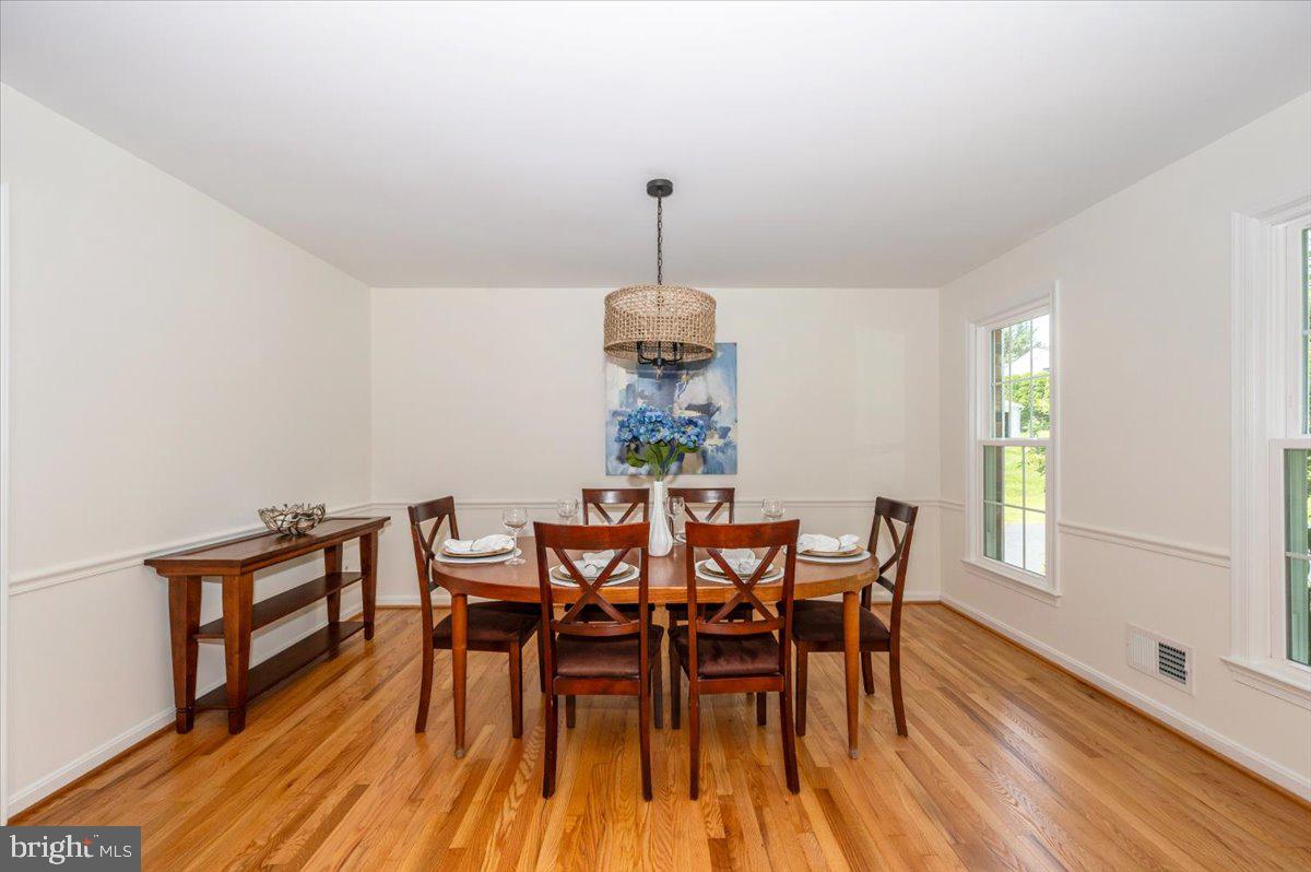 302 Notley Court Silver Spring, MD 20905 - Photo 8 of 42