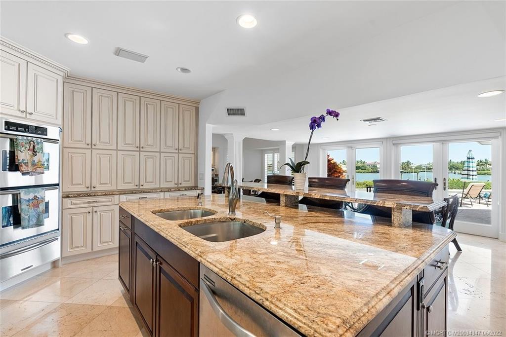 2421 Bahia Way Stuart, FL 34996 - Photo 12 of 83