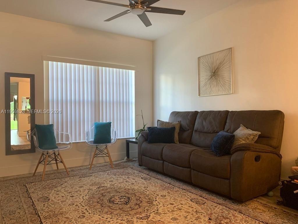 20 Key W Court Weston, FL 33326 - Photo 2 of 10