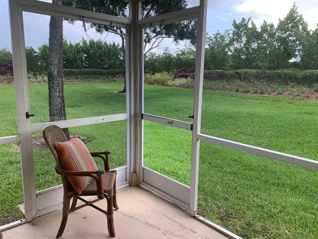 20 Key W Court Weston, FL 33326 - Photo 4 of 10