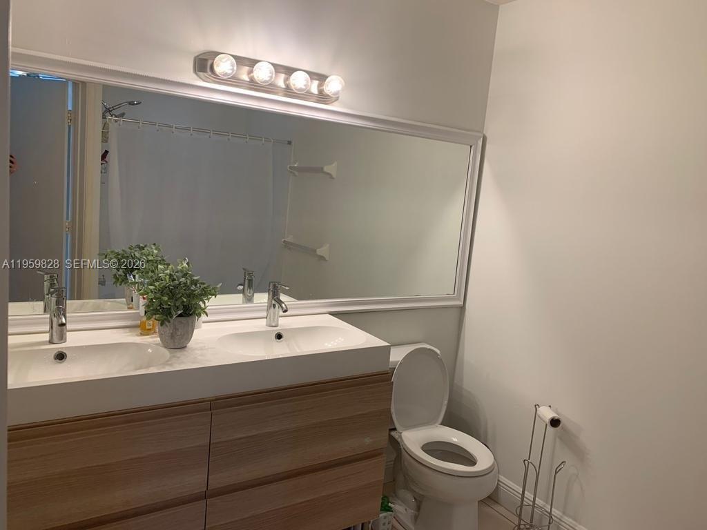 20 Key W Court Weston, FL 33326 - Photo 6 of 10