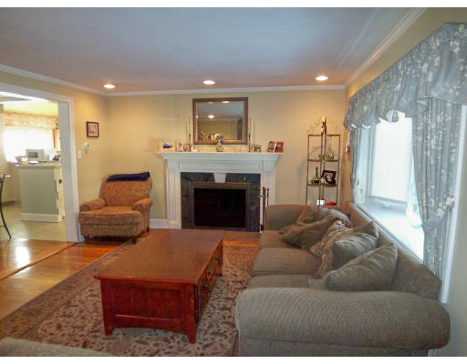 8 Thompson Road Beverly, MA 01915 - Photo 8 of 14 Gallery Image 8