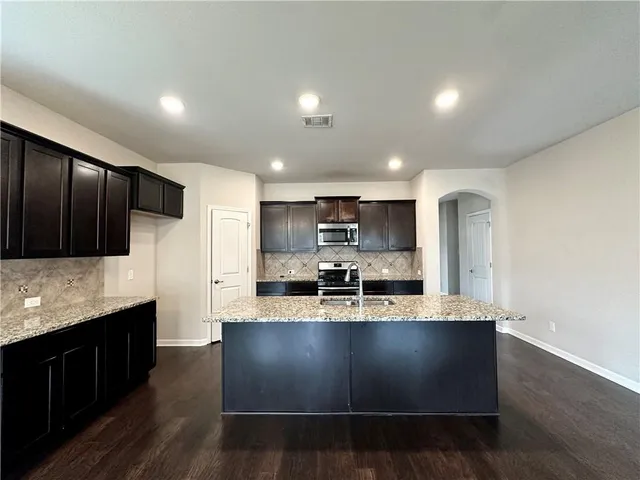 $2,400 | 16945 River Park Drive, Covington, LA 70435