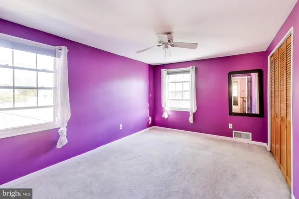 a view of a livingroom with a workspace