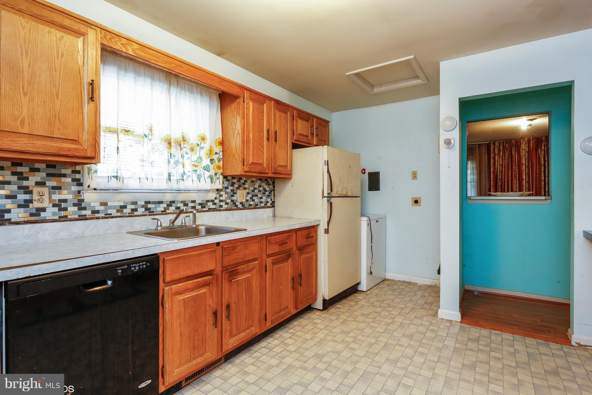 1324 Harbor Road Annapolis, MD 21403 - Photo 6 of 20 Kitchen