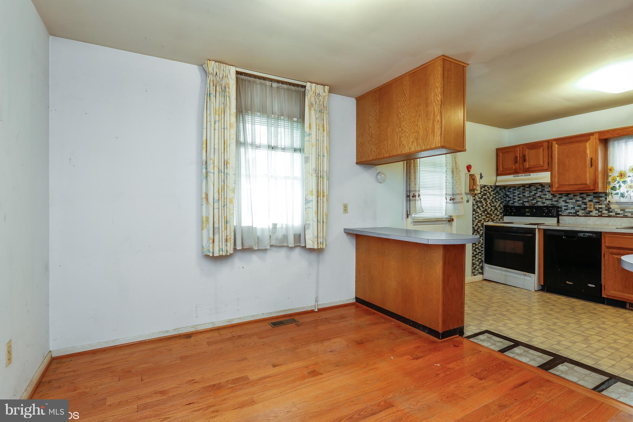 1324 Harbor Road Annapolis, MD 21403 - Photo 7 of 20 Dining Room