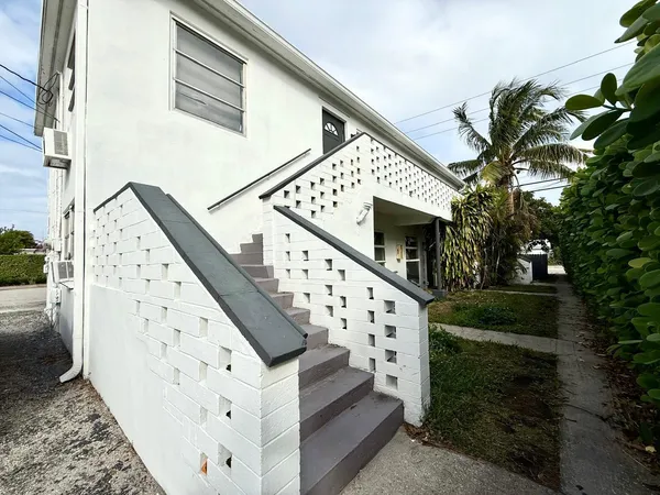 $1,775 | 3801 South Olive Avenue, Unit 4, West Palm Beach, FL 33405