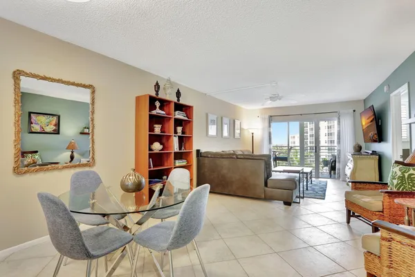 $2,400 | 2731 Northeast 14th Street Causeway, Unit 702, Pompano Beach, FL 33062