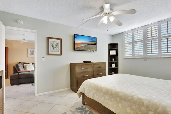$2,400 | 2731 Northeast 14th Street Causeway, Unit 702, Pompano Beach, FL 33062