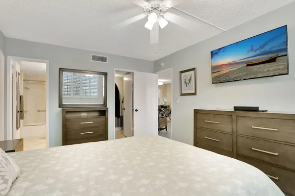 $2,400 | 2731 Northeast 14th Street Causeway, Unit 702, Pompano Beach, FL 33062