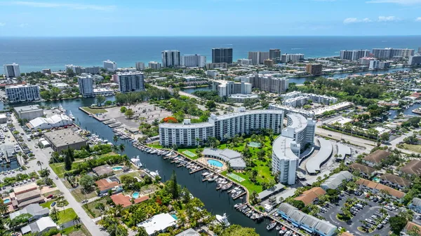 $2,400 | 2731 Northeast 14th Street Causeway, Unit 702, Pompano Beach, FL 33062