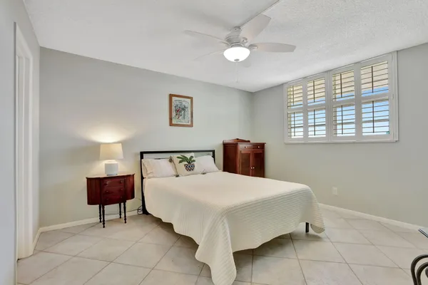 $2,400 | 2731 Northeast 14th Street Causeway, Unit 702, Pompano Beach, FL 33062