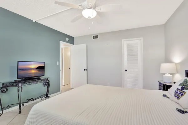 $2,400 | 2731 Northeast 14th Street Causeway, Unit 702, Pompano Beach, FL 33062