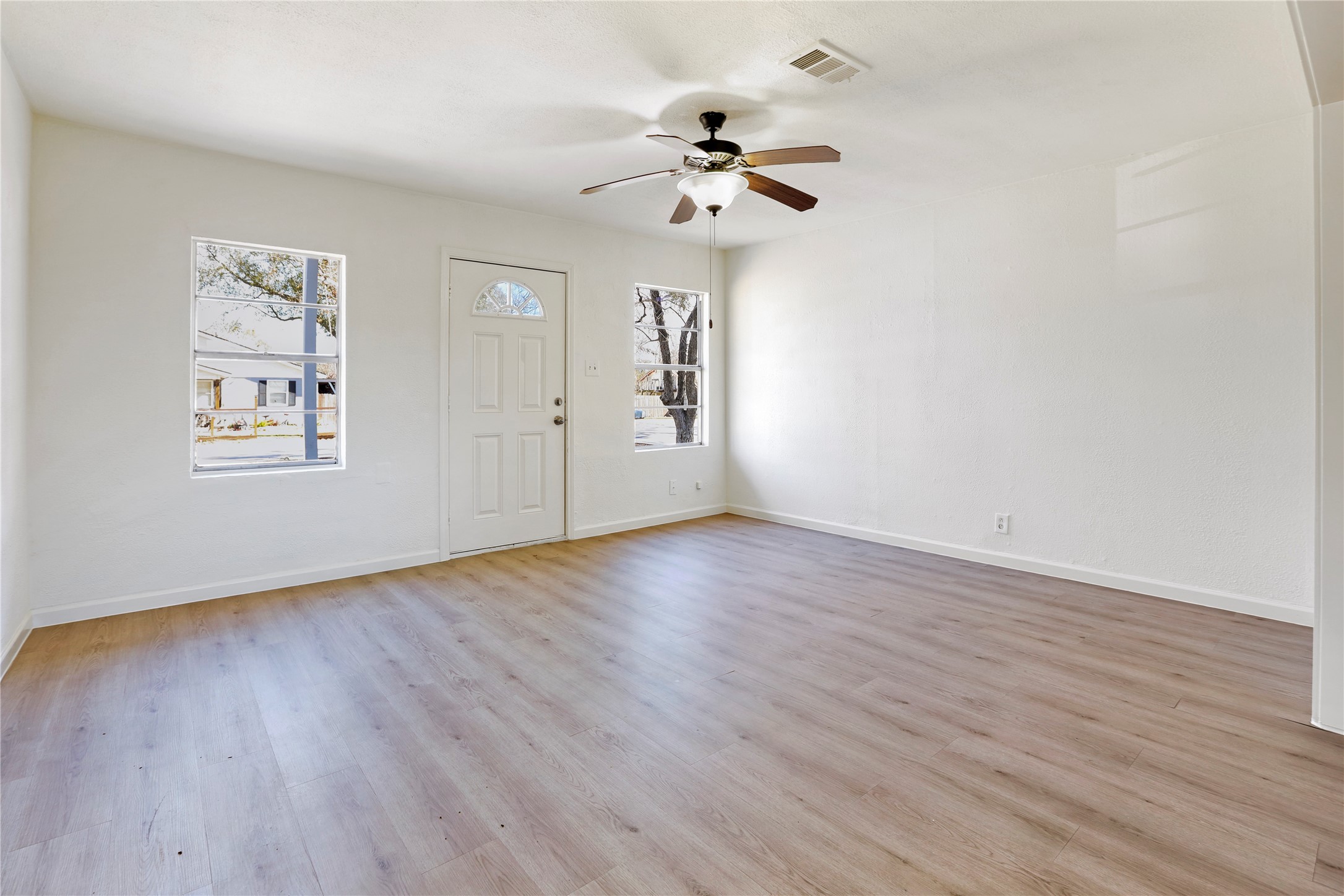 111 Poinsetta Lane Highlands, TX 77562 - Photo 4 of 22