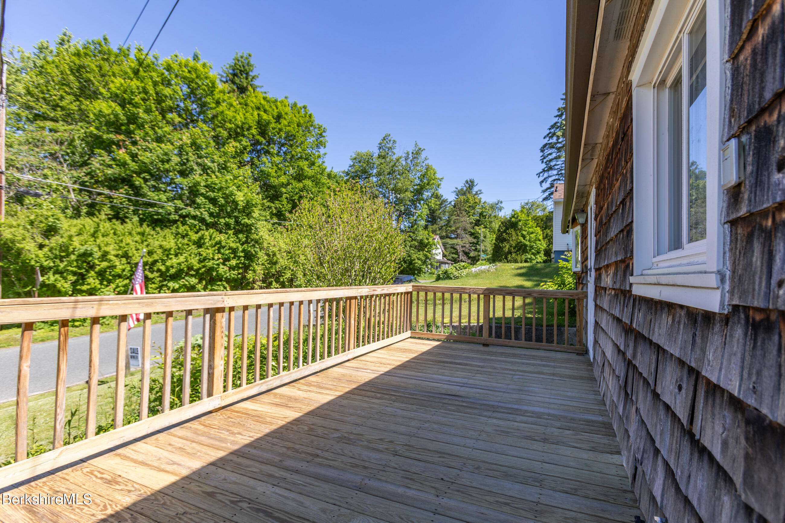 116 Brombach Street Pittsfield, MA 01201 - Photo 5 of 22 image-27