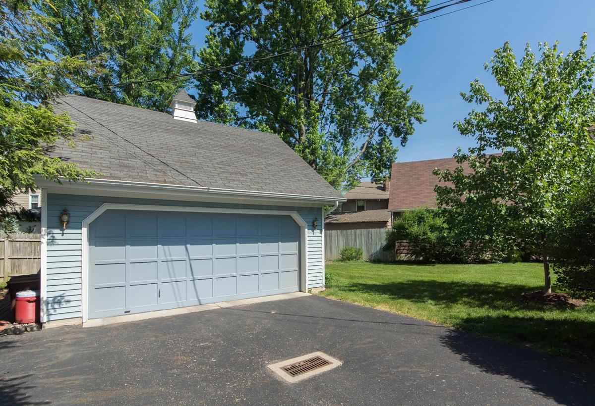 1899 North Devon Road Columbus, OH 43212 - Photo 6 of 39