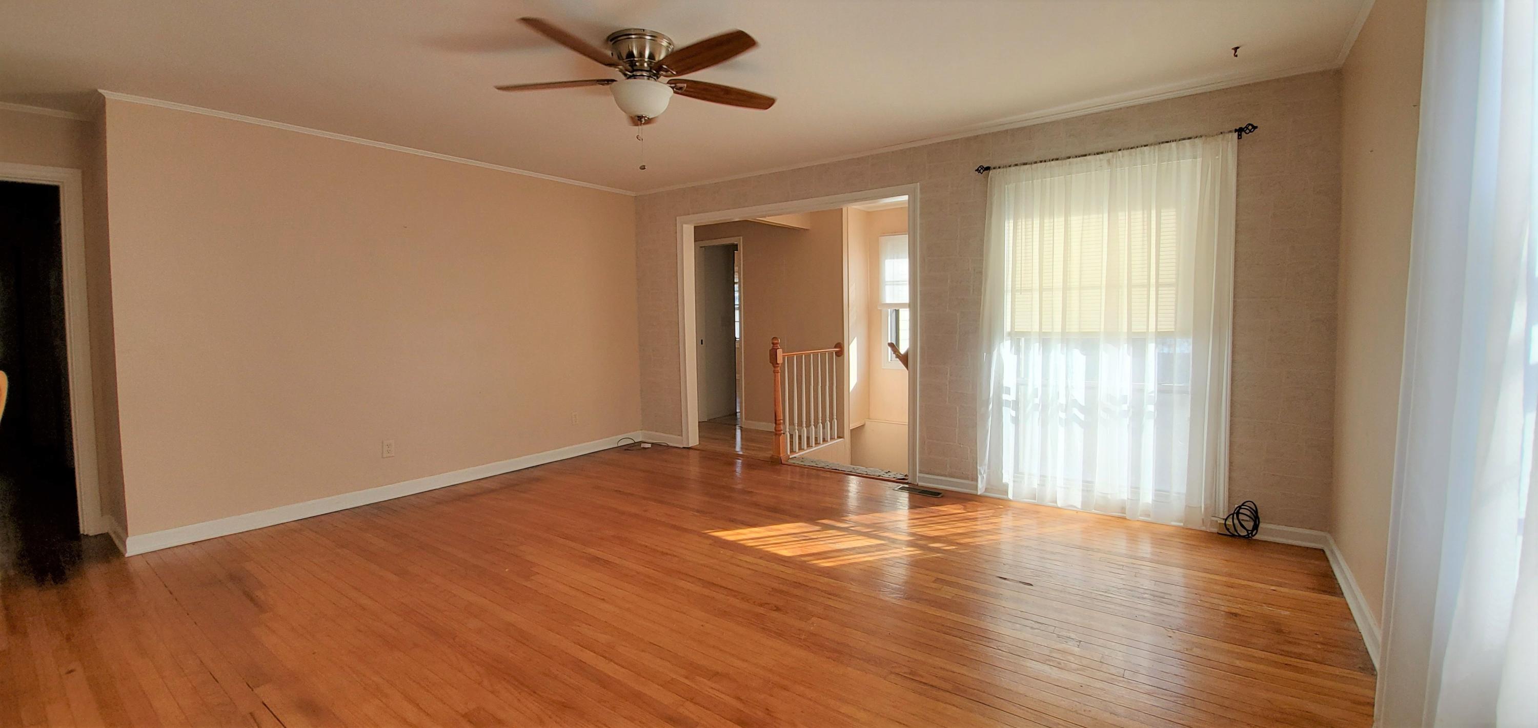 114 Alger Road Oak Ridge, TN 37830 - Photo 3 of 18 Large Living Room