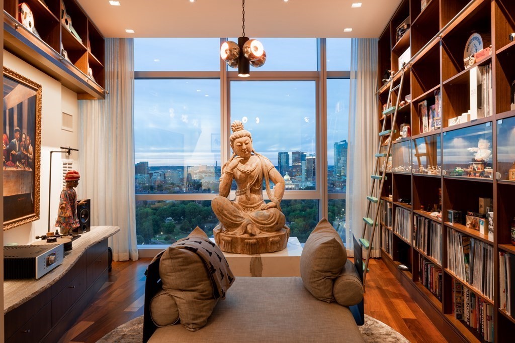 110 Stuart Street, Unit PH04 Boston, MA 02116 - Photo 20 of 36 a room with lots of books and a large window