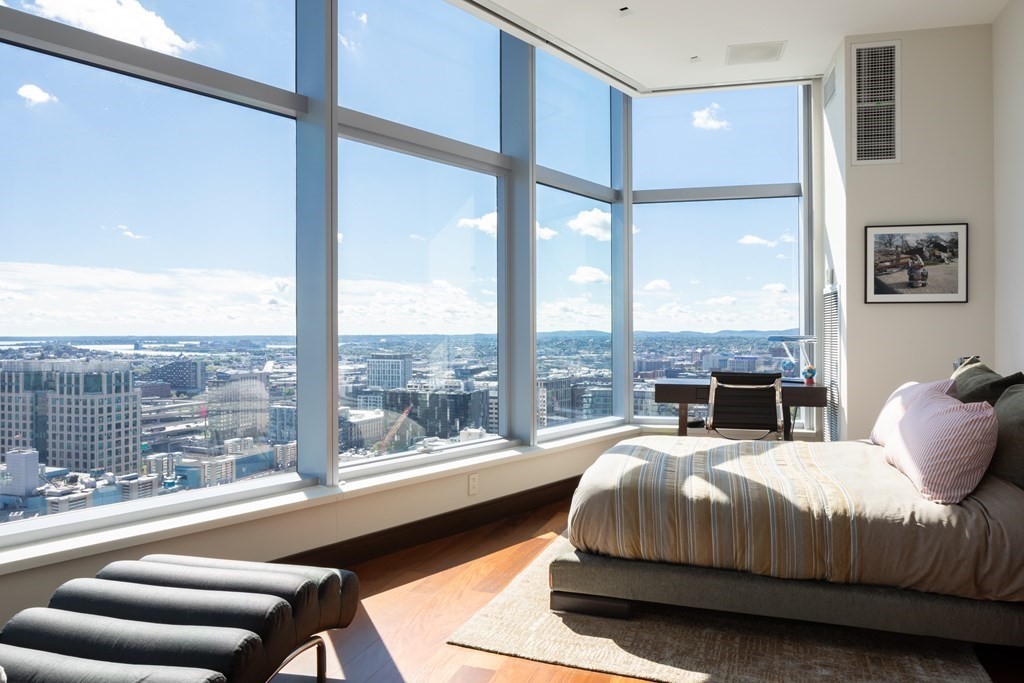 110 Stuart Street, Unit PH04 Boston, MA 02116 - Photo 23 of 36 a bedroom with a bed and a large window