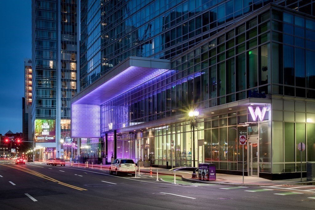 110 Stuart Street, Unit PH04 Boston, MA 02116 - Photo 32 of 36 a view of street with traffic signal lights