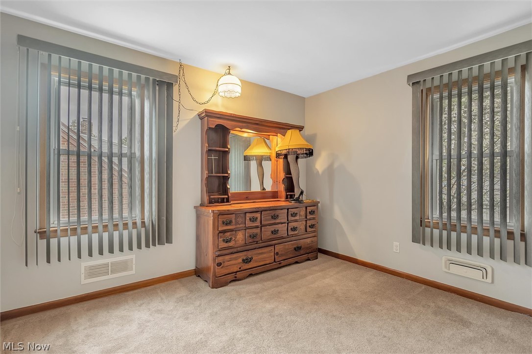 4902 West Pleasant Valley Road Cleveland, OH 44129 - Photo 18 of 35