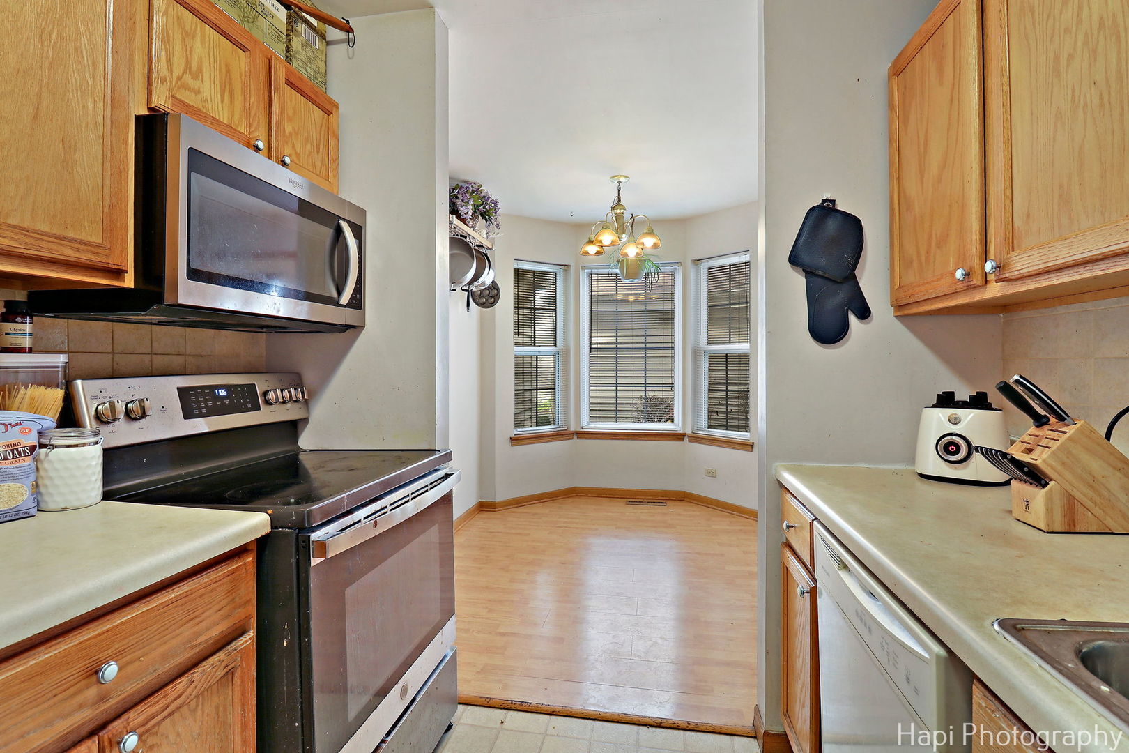 809 Village Circle Marengo, IL 60152 - Photo 3 of 19 a kitchen with a stove and a microwave