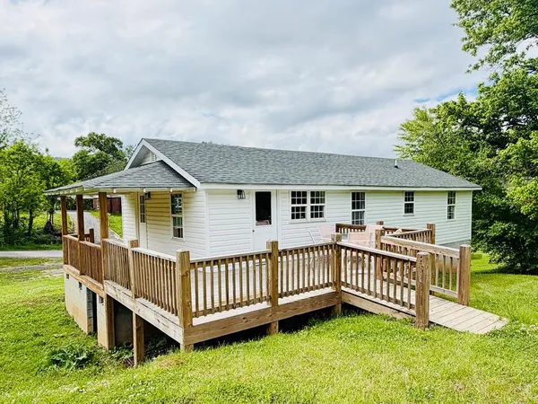 $300,000 | 319 Circle Street, Robbinsville, NC 28771