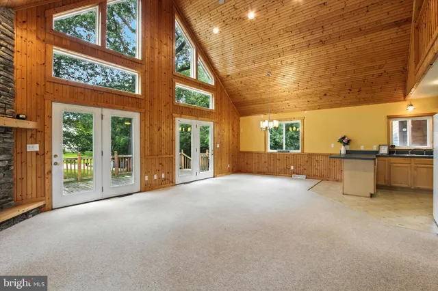 a view of an empty room with a kitchen
