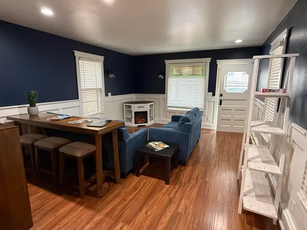 $1,100 | 328 Franklin Street, Galena, IL 61036