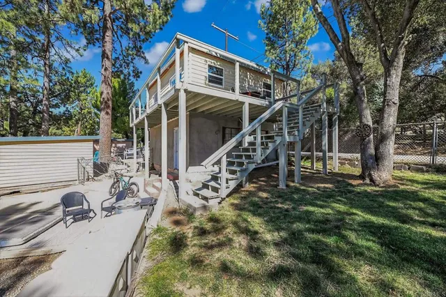 a view of a house with backyard and sitting area