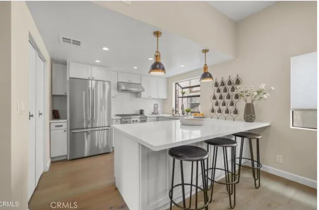 $4,800 | 511 South El Molino Avenue, Unit 17, Pasadena, CA 91101