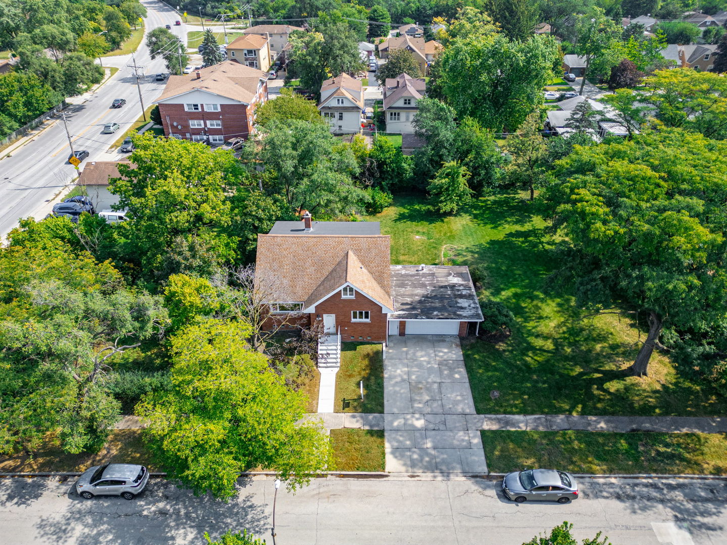 4313 Elm Avenue Lyons, IL 60534 - Photo 4 of 34 an aerial view of a house with a garden