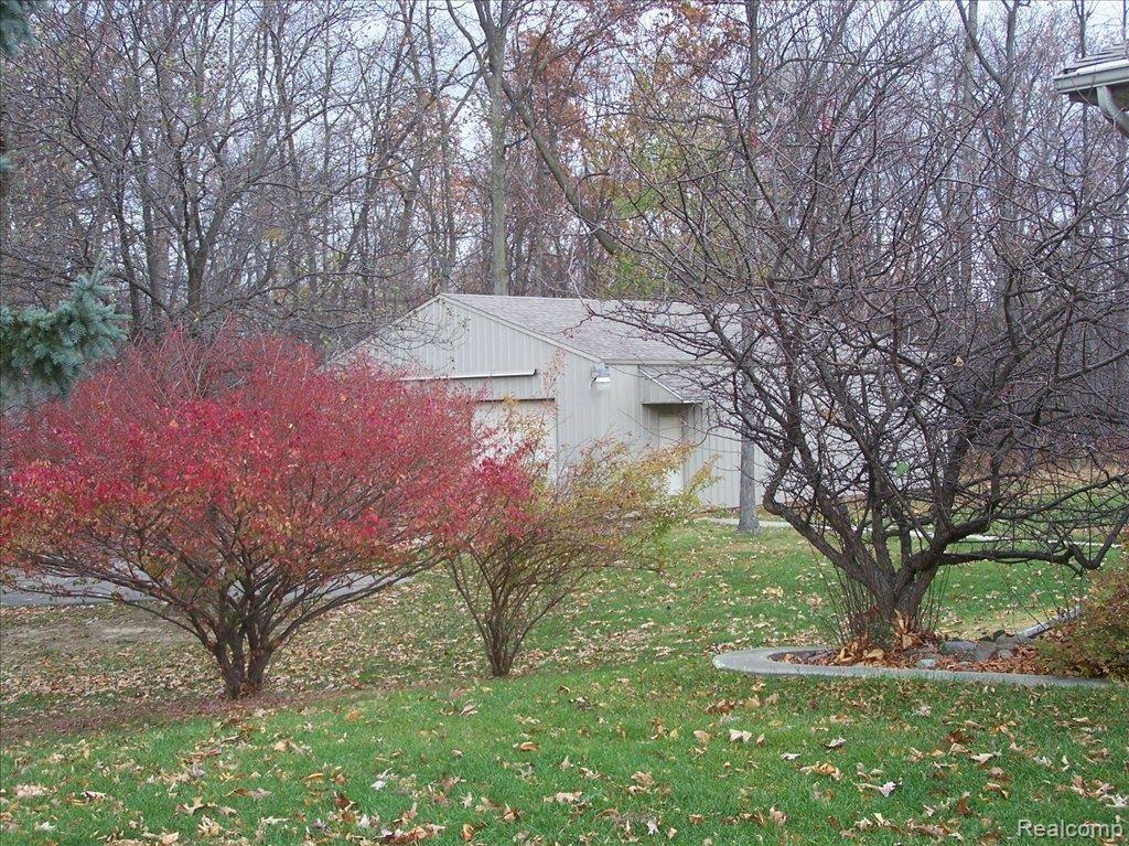 3300 Norton Road Howell, MI 48843 - Photo 16 of 18 VIEW OF POLE BARN FROM DRIVEWAY