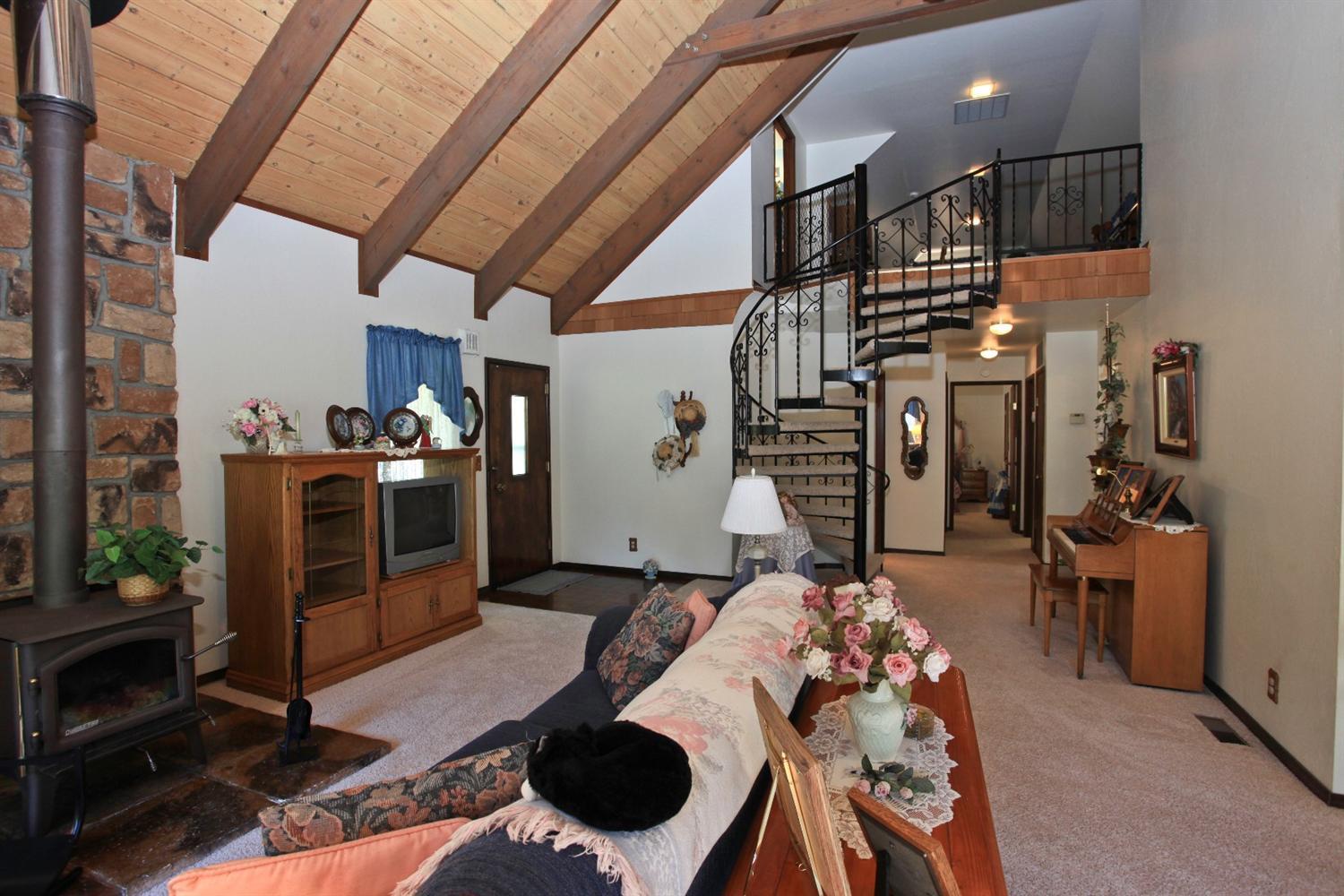1765 Robertson Bridge Road Grants Pass, OR 97526 - Photo 15 of 29 Additional Photo