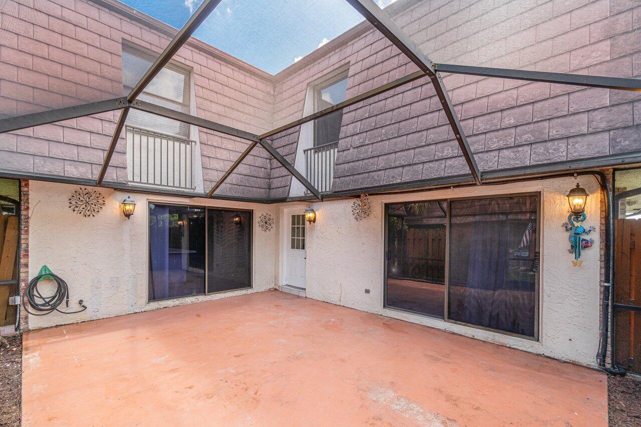 7633 Courtyard Run West Boca Raton, FL 33433 - Photo 3 of 32 005-7633CourtyardRunWest-BocaRaton-FL-33
