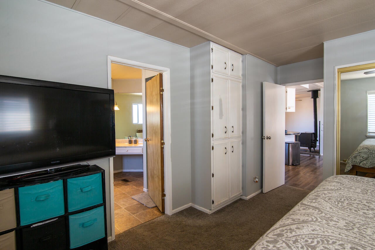 8590 Southwest Shad Road Terrebonne, OR 97760 - Photo 5 of 36 HDR404